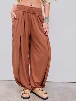 Linen-blend High Rise Shirred Pocket Wide Leg Trousers