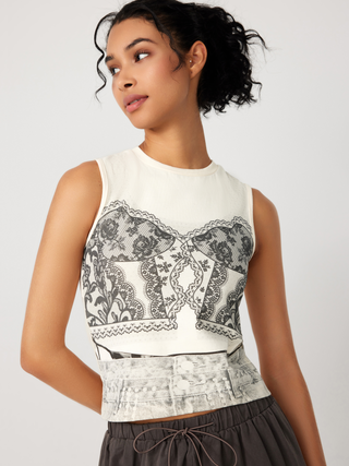 Round Neck Lace Graphic Printed Crop Top (M / Beige)