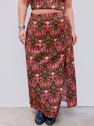 Woven Mid Rise Floral Split Maxi Skirt Curve & Plus